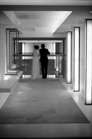 HK newlywed couple kissing at Upper House boutique hotel