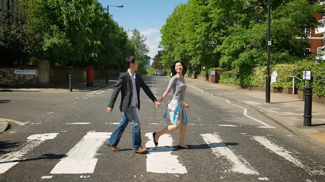London-couple-pre-wedding-engagement-session-on-location-holding-hands
