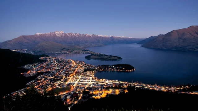 queenstown-new-zealand–pokerstars-snowfest-poker-tournament-scene-panoramic--scenery-timelapse-night-lights