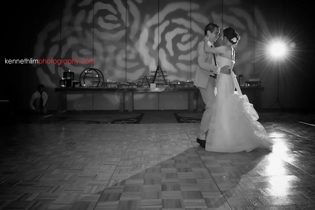 Kona Hawaii US Wedding bride groom first dance black and white