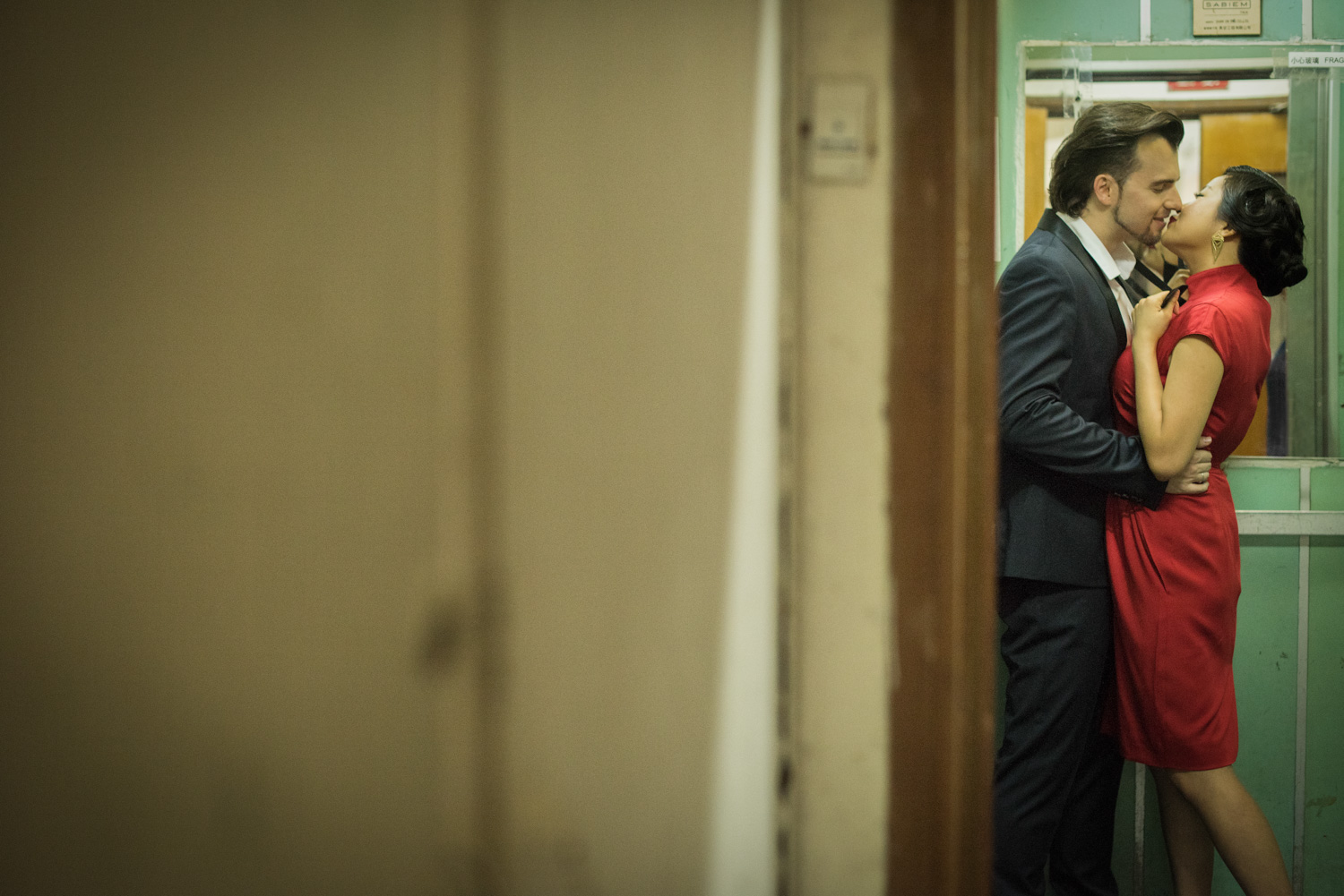 hong-kong-pre-wedding-engagement-photographer-couple-kissing-in-elevator-north-point.jpg