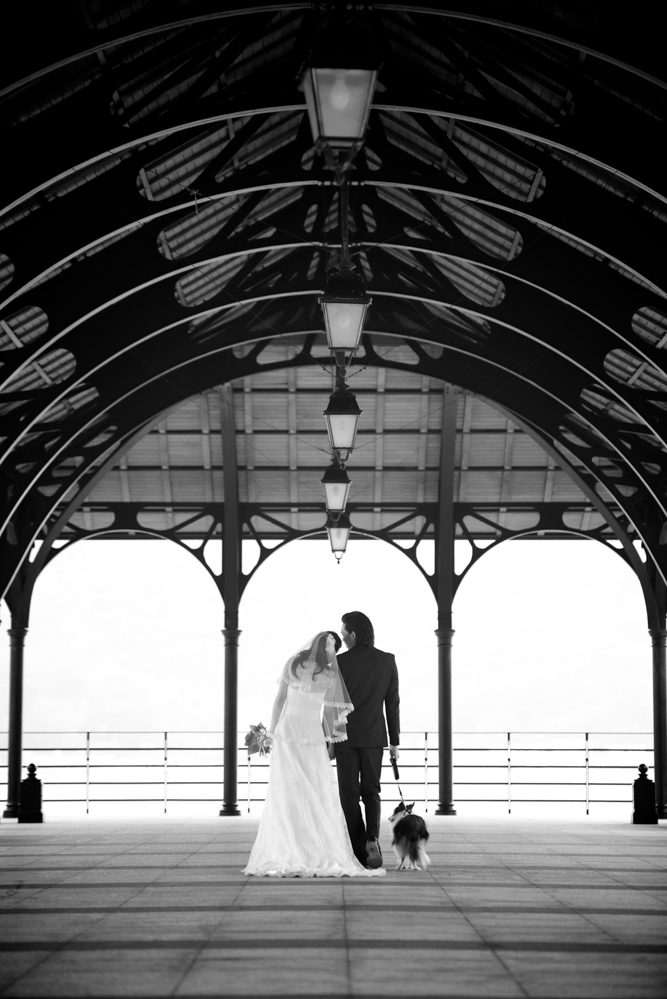 hong-kong-pre-wedding-photographer-couple-walking-together-stanley-pier.jpg
