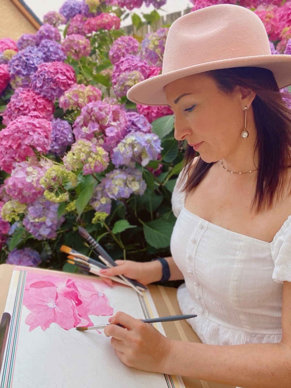 Ana_WatercolourPaintinginthegarden.jpg