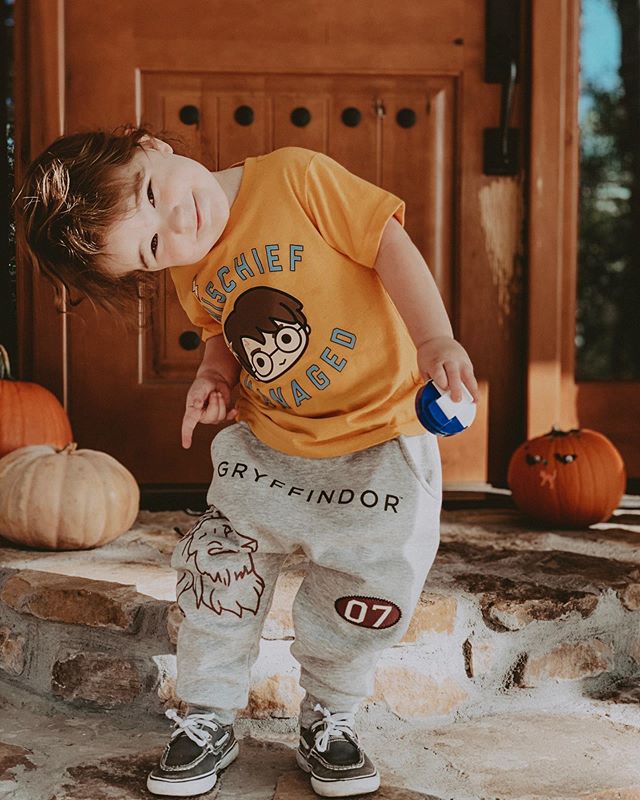 ⚡️Mischief Managed⚡️This guy is ready for trick-or-treating, mainly bc he wants ALL the candy corn! Swipe to see the cutest little boy in HP glasses🎃 #harrypotter #targetstyle #mischiefmanaged #gryffindor