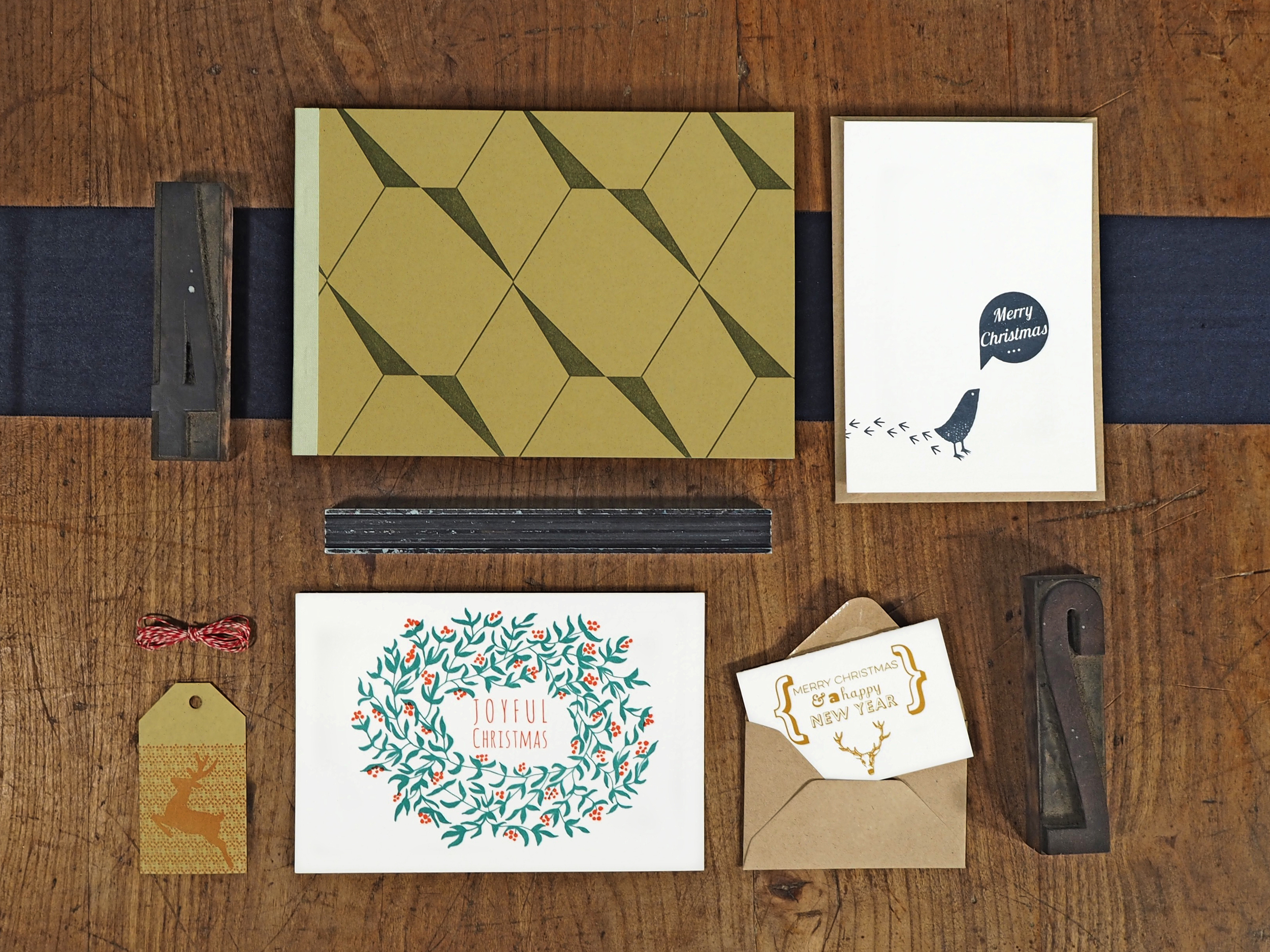 Letterpress Weihnachtspapeterie mit Weihnachtskarte, kleinem Billet, Notizbuch & Geschenksanhänger