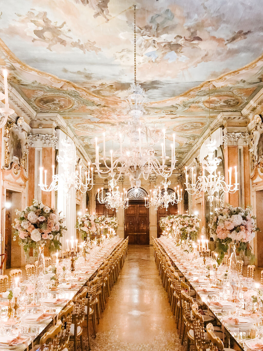Venice destination wedding glamorous tablesetting at Palazzo Pisani Moretta