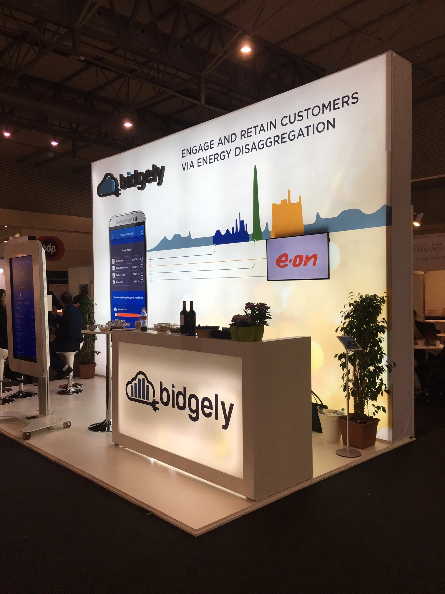 Bidgely | Backlit Tradeshow Backdrop