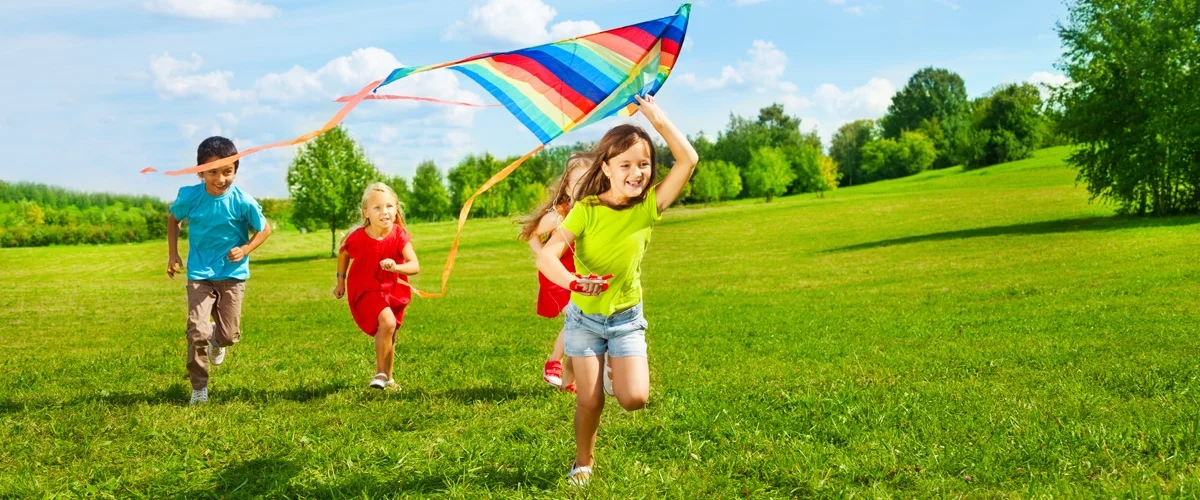 kids-playing-kite.jpg