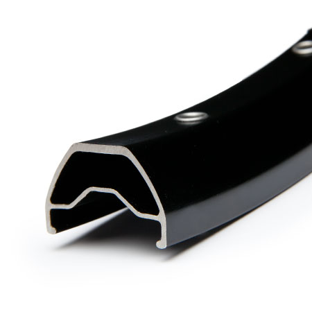 The Pacenti DL31 rim. 32 holes and 582 grams with stainless steel eyelets and a welded joint. Disc only. 