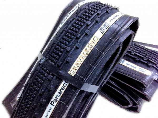 Panaracer gives us the Gravel King. A 700 X 32 mm tire that has a solid tread pattern for puncture free miles. 