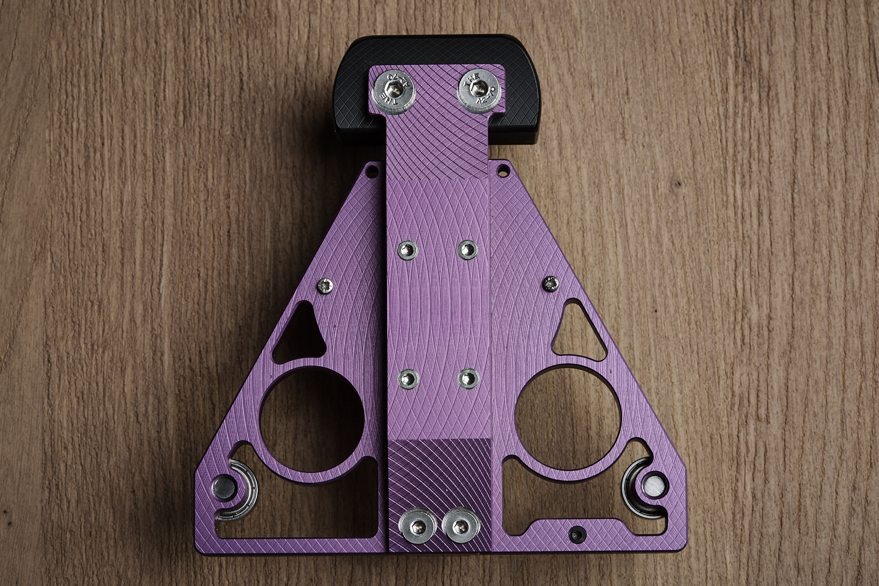 Underneath that 6082 alloy enclosure is the THK linear bearing. It incorporates 50 precision pieces to enable an almost completely friction free action. No other spoke tension meter made today utilises this unique design feature. 