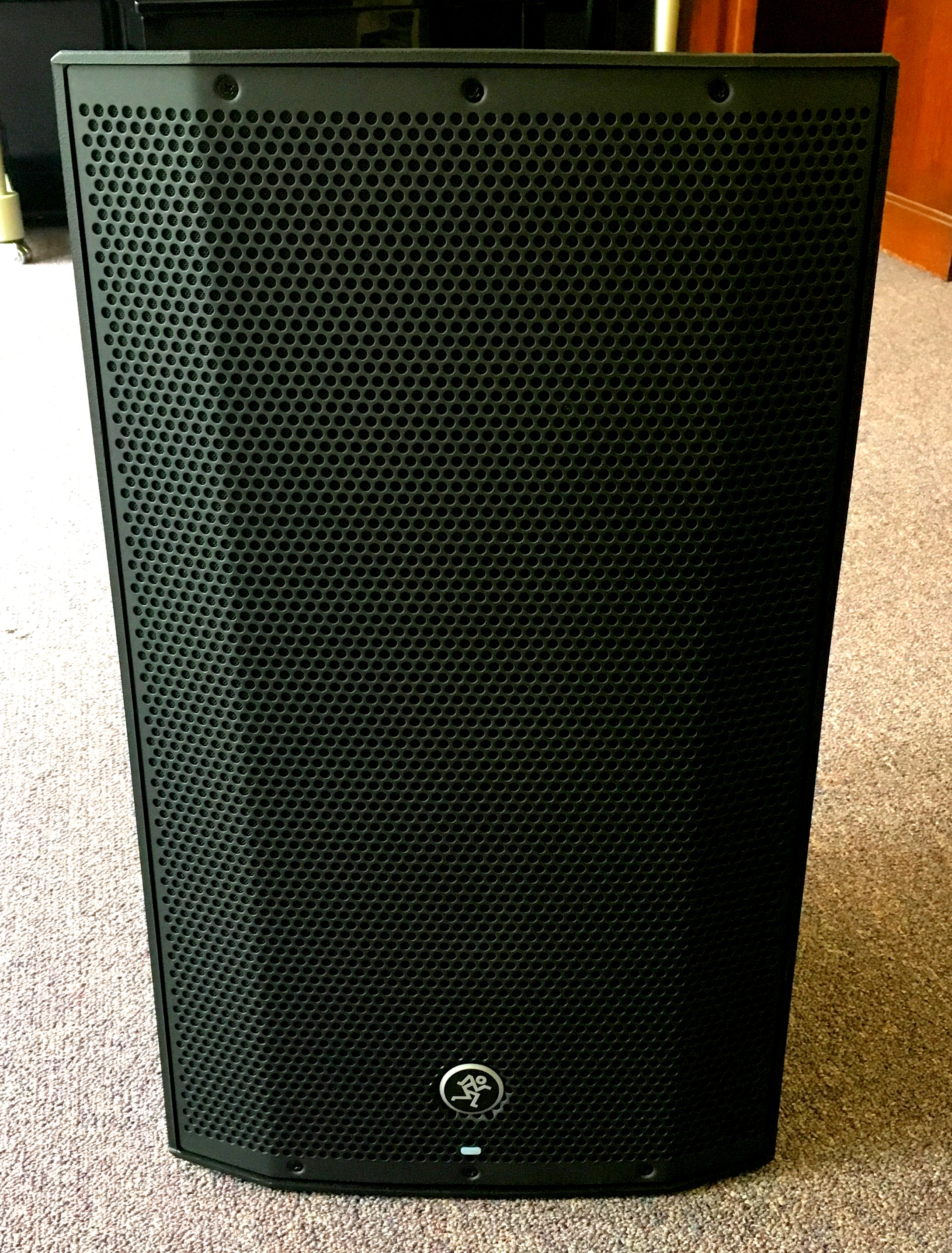 mackie thump12a powered speaker