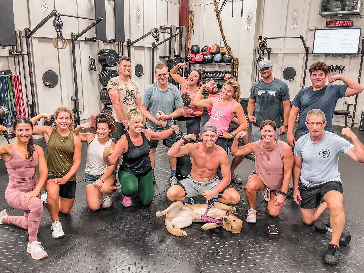 Biggest win of the day: teaching the youngest gym pup how to (semi) flex 🤣💪🎉

#MoFit30A #30ACrossFit #MFFramily #AlysBeach #RosemaryBeach #SeagroveBeach #Seaside #WatercolorFL #GraytonBeach #30A #SoWal #Hey30A