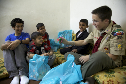  Alex and the children opening the bags and playing with the sock puppets 