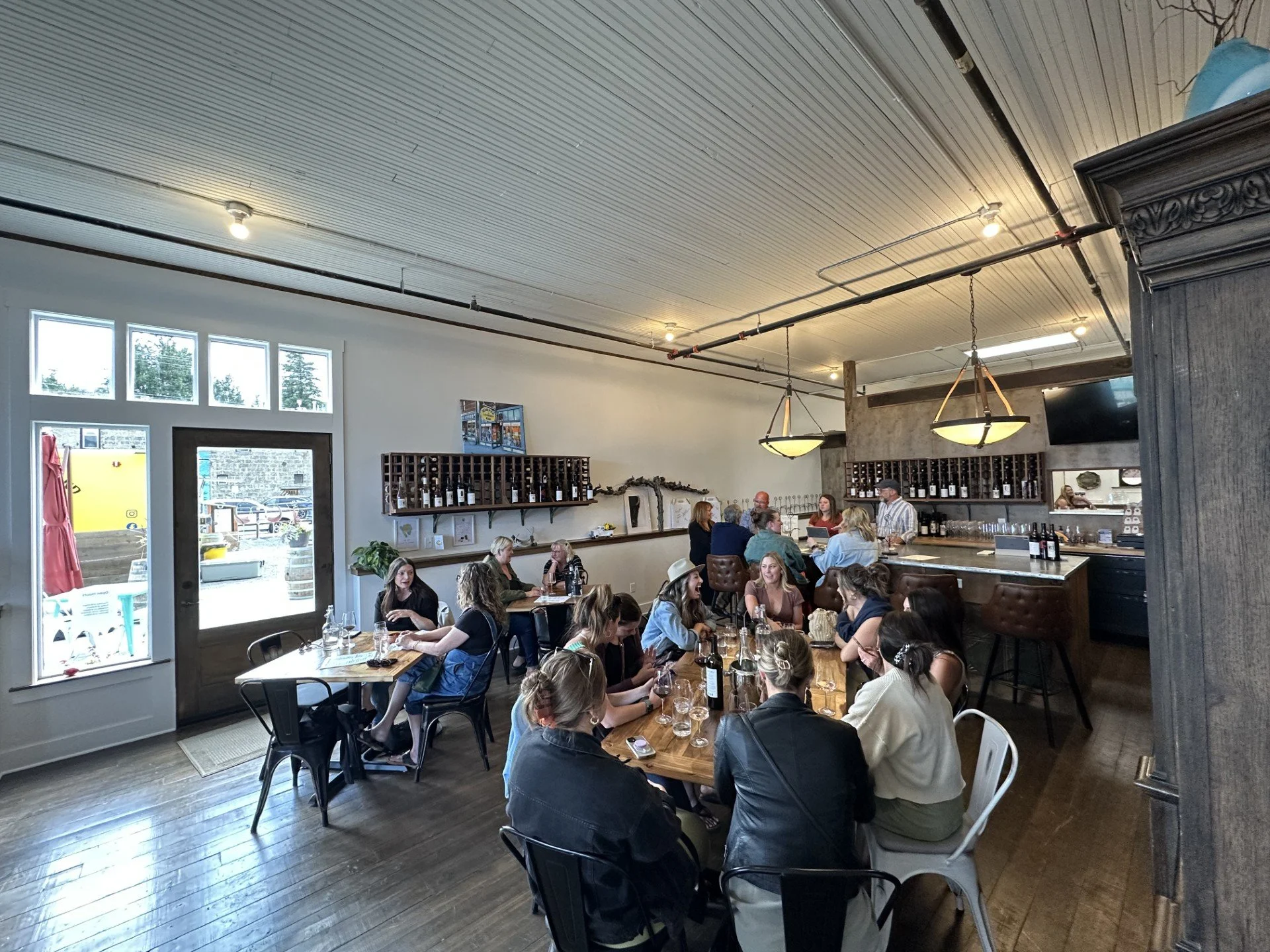 tasting room inside.jpg