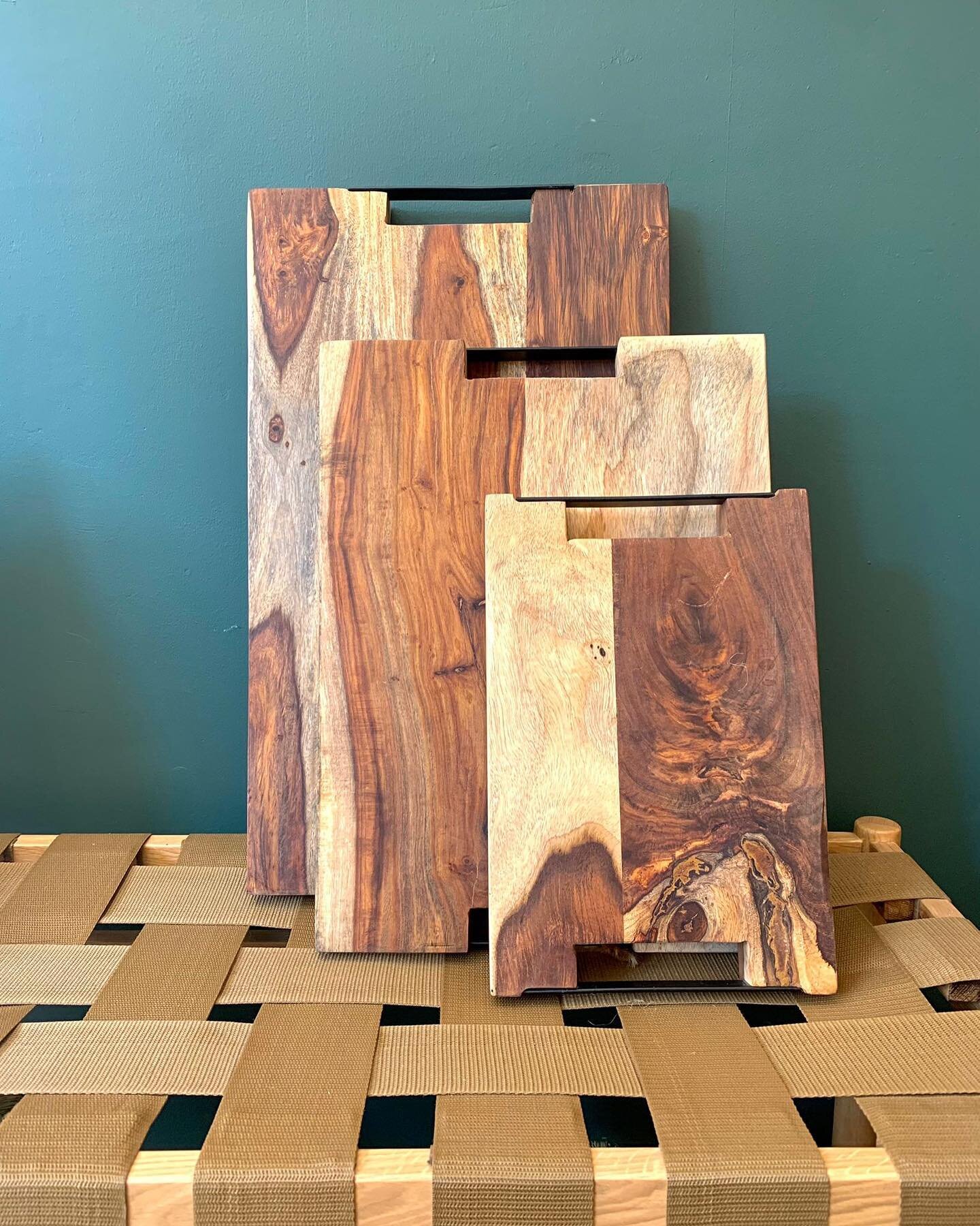 Father&rsquo;s Day is fast approaching so why not keep it simple. These cedar wood chopping boards are a great idea for a man that likes to cook, entertain or bbq! A fab addition to any kitchen. #cedarwoodboards #kitchengifting #fathersdaygifts #outd