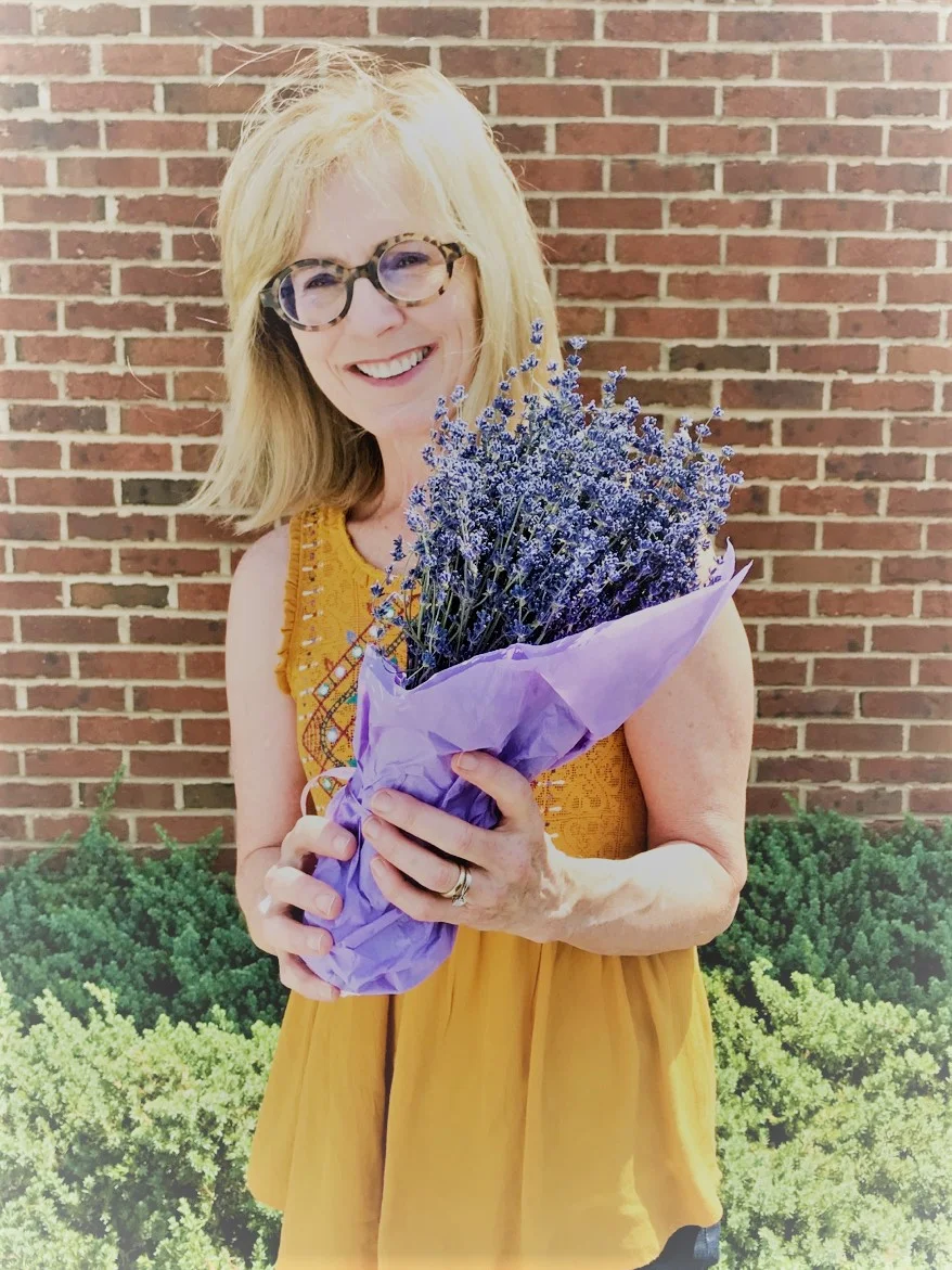 alethea-segal-holding-a-bundle-of-lavender-from-hauser-creek-farm-IMG_4805.jpg