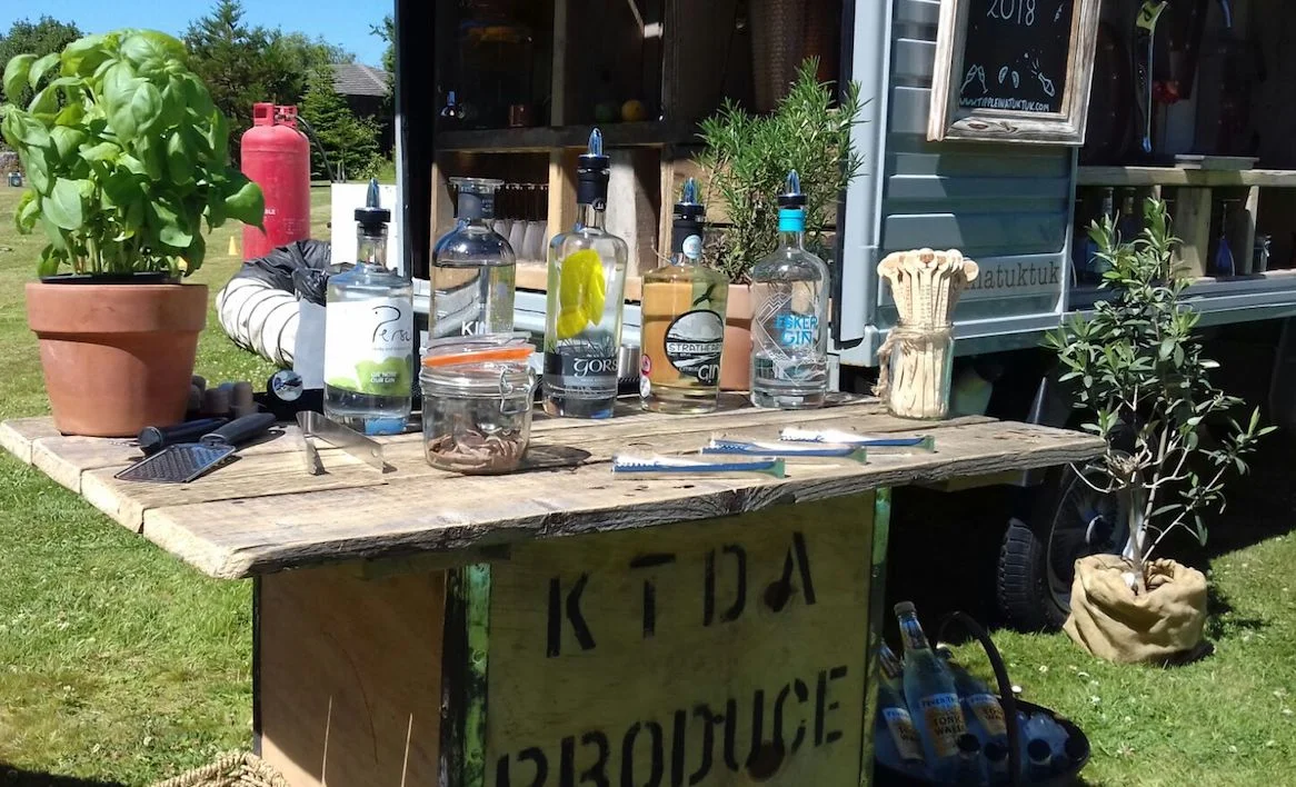gin-and-prosecco-van-gin-display