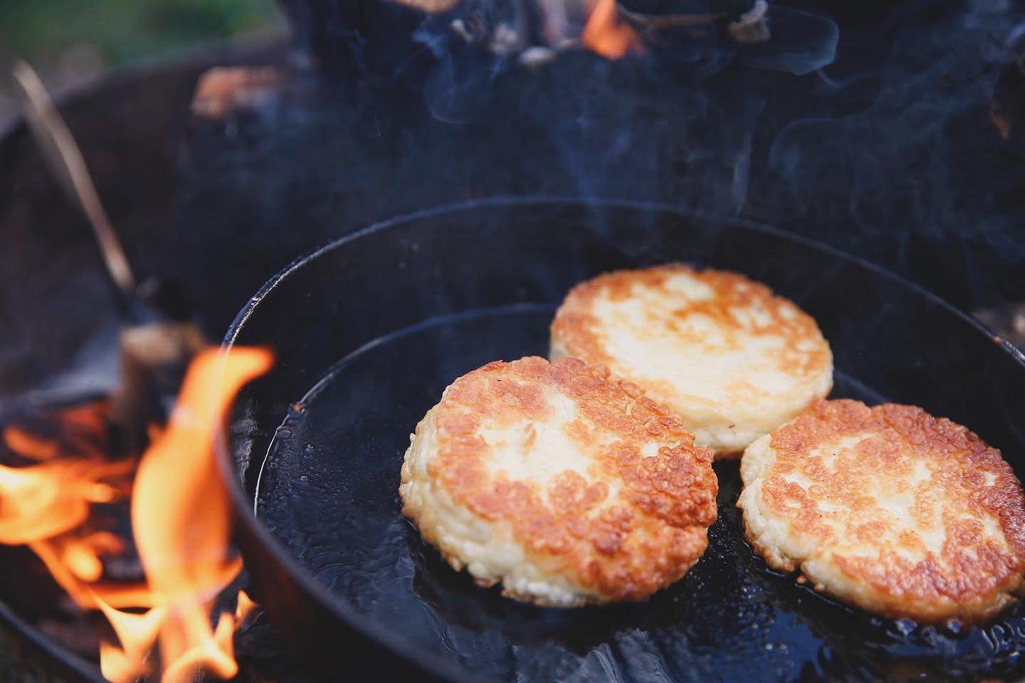 Valborg = Grillost &ouml;ver elden 🔥
V&aring;r grillost Grunuberg gl&ouml;d passar perfekt till &aring;rets f&ouml;rsta soliga och v&aring;riga helg ☀️ 

Vill ni ha v&aring;r goda Hansj&ouml;burgare: 

Skiva och grilla/stek i eldfast panna &ouml;ver