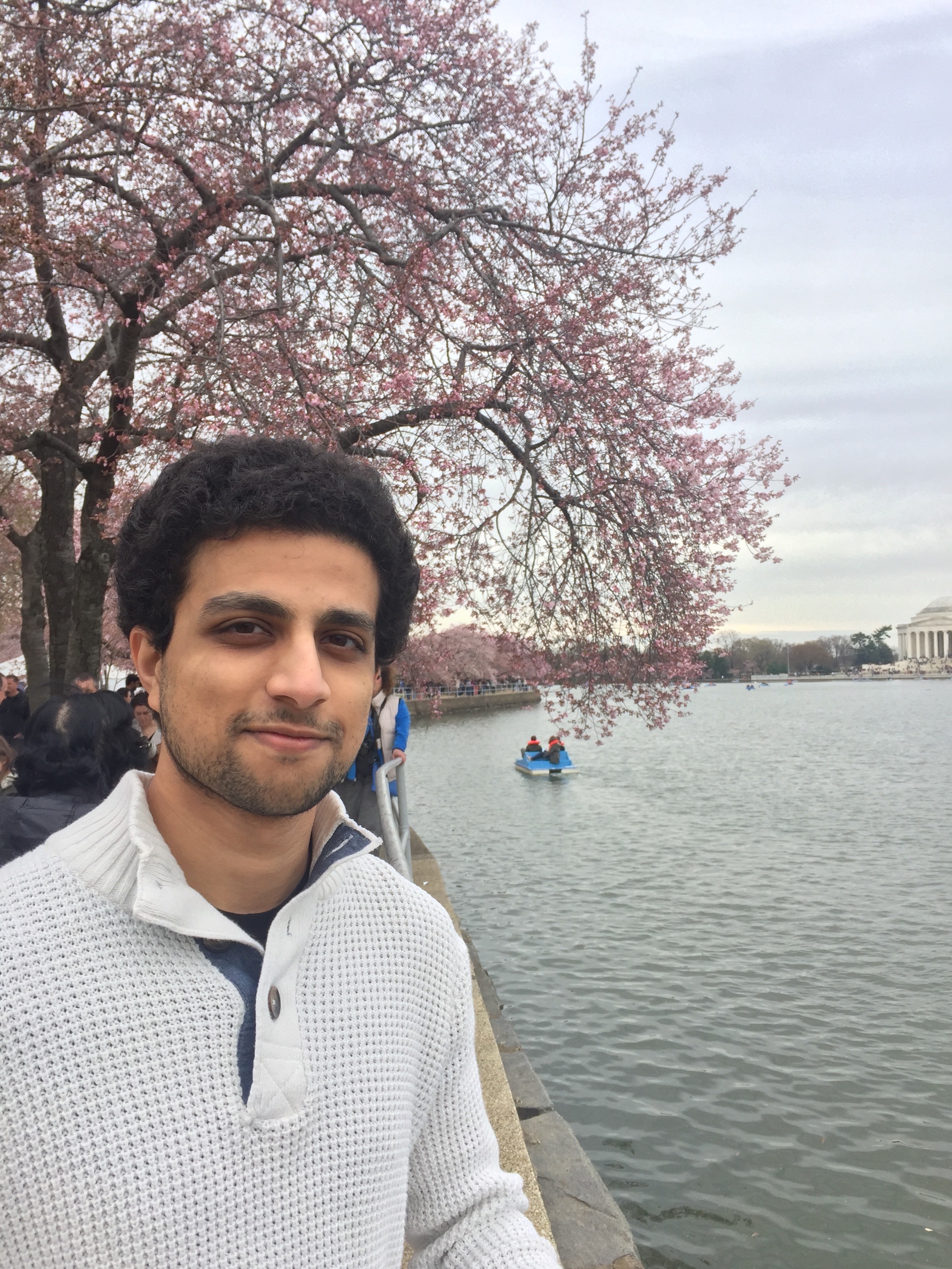 Kee Harish ‘18 Kee is a senior from Chester County, PA. You can find him at any events that involve free food or t-shirts. He loves improv comedy and is a TA for the intro class at Hopkins! Kee says his favorite spot on campus is any rocking chair he can find.