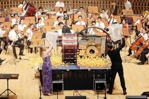 Shanghai Symphony Orchestra world premiered Ping Pong Concerto (RICOCHET) on Music in the Summer Air (MISA) Festival