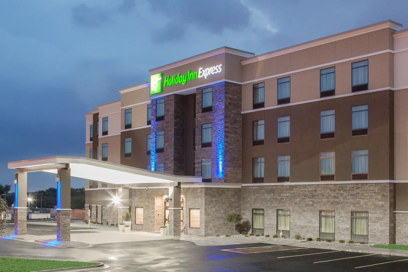 Outside nighttime view of a Holiday Inn Express