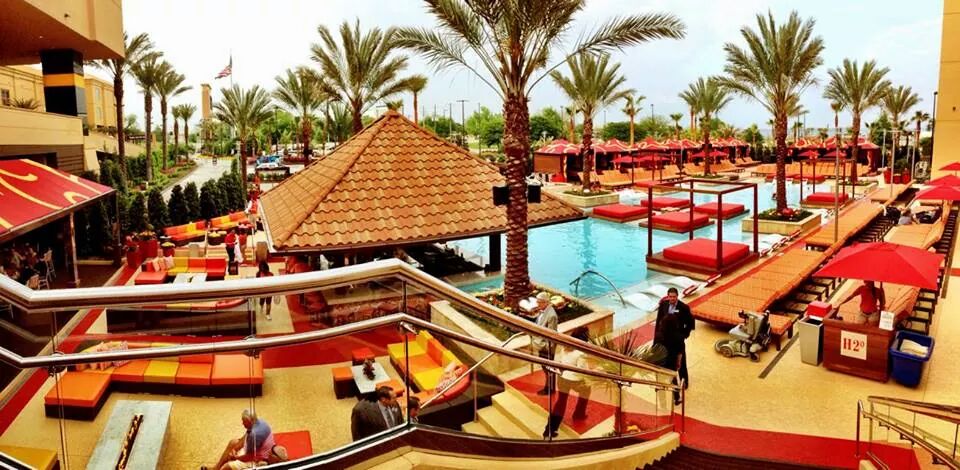 Wide view of the pool and seating area at the Golden Nugget Hotel & Casino in Biloxi, MN