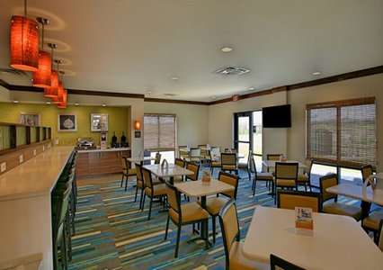 Breakfast seating area of Comfort Suites in Bossier City, LA