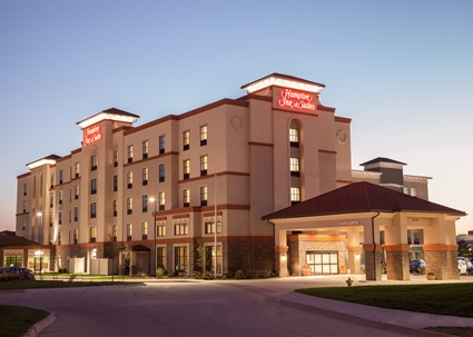 Outside view of the Hampton Inn & Suites in West Des Moines, IA