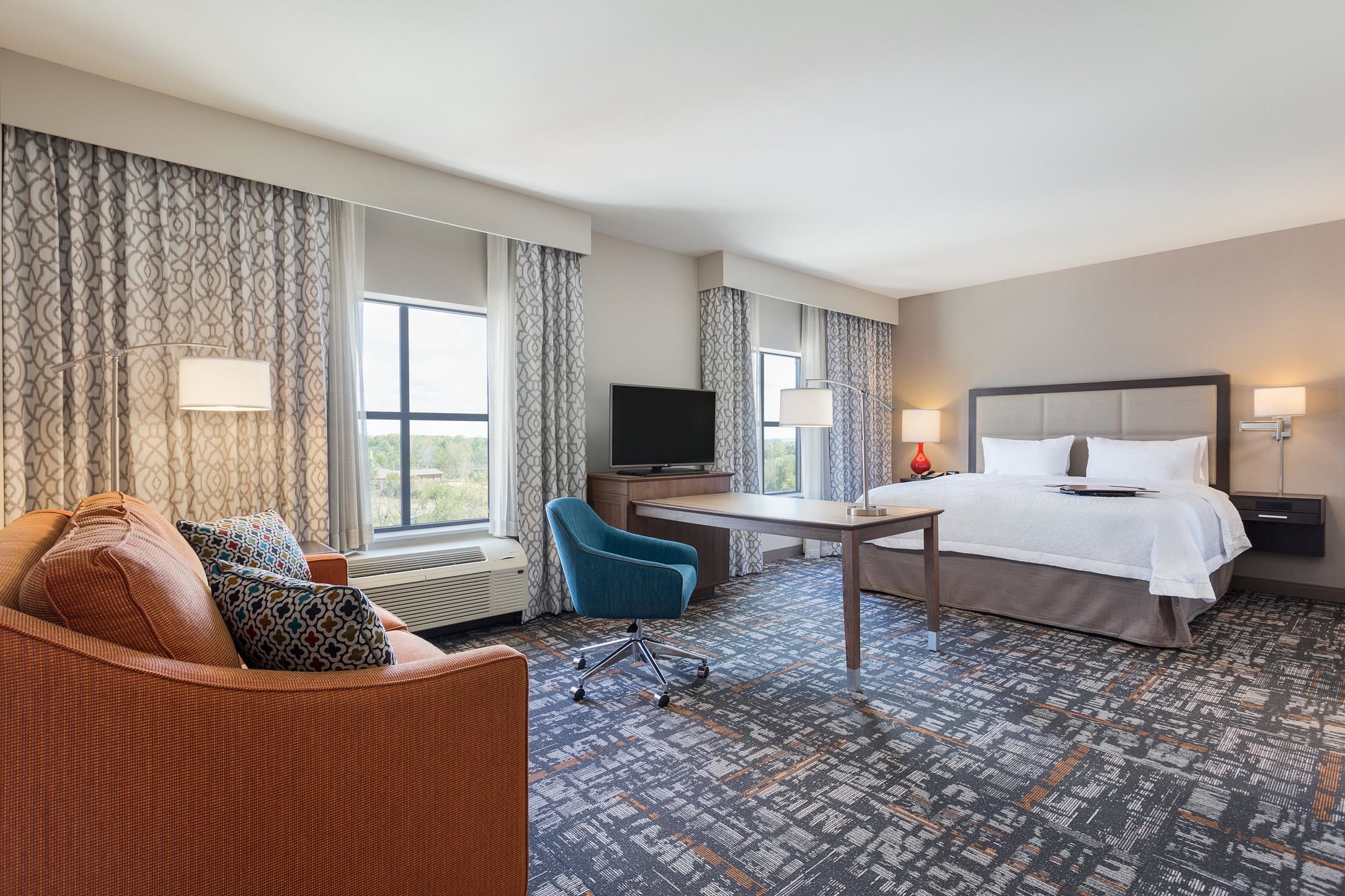 Bedroom in the Hampton Inn & Suites in West Des Moines, IA