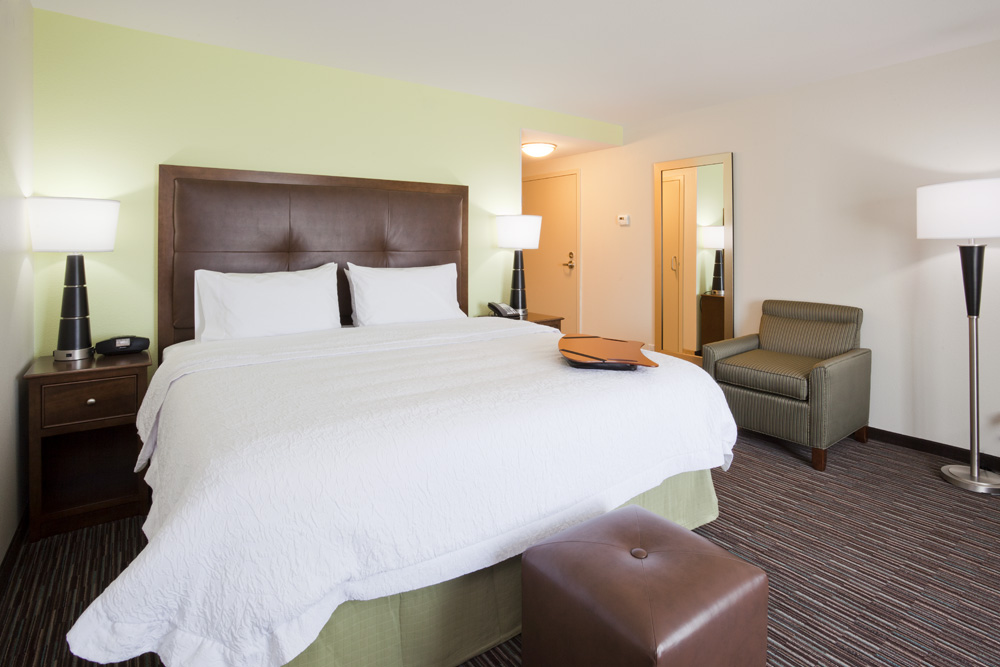 Bedroom in the Hampton Inn in Minnetonka, MN