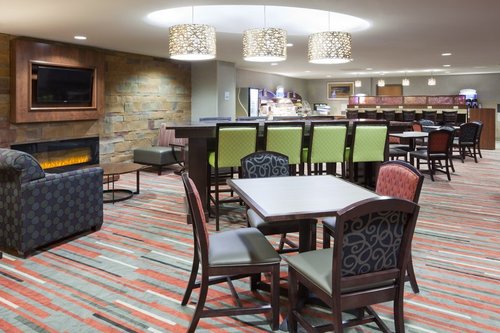 Seating area in the Holiday Inn Express in Bloomington, MN