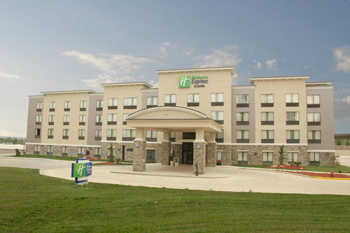 Outside view of the the Holiday Inn Express in Festus, MO
