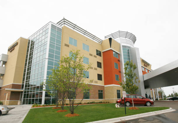 Outside view of the Courtyard Marriott in Maple Grove, MN