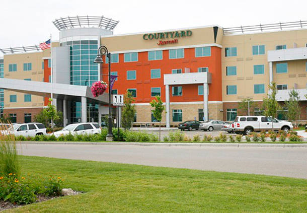 Outside view of the Courtyard Marriott in Maple Grove, MN