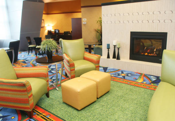 Seating area in the Courtyard Marriott in Maple Grove, MN