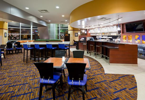 Breakfast seating area in the Courtyard Marriott in Maple Grove, MN