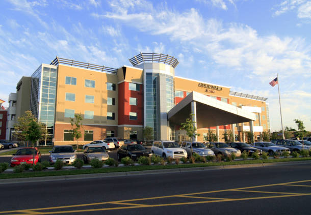 Outdoor view of the Courtyard Marriott in Maple Grove, MN