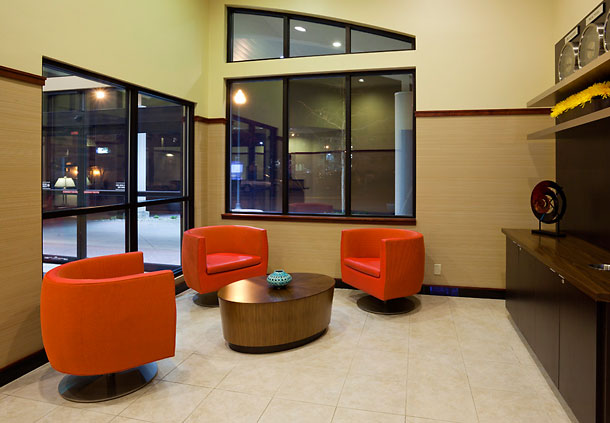 Seating area in the Courtyard by Marriott Mayo Clinic Area/ Saint Mary’s In Rochester, MN