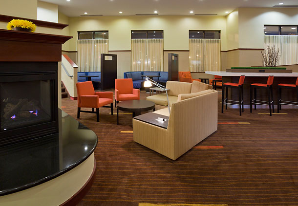 Seating area in the Courtyard by Marriott Mayo Clinic Area/ Saint Mary’s In Rochester, MN