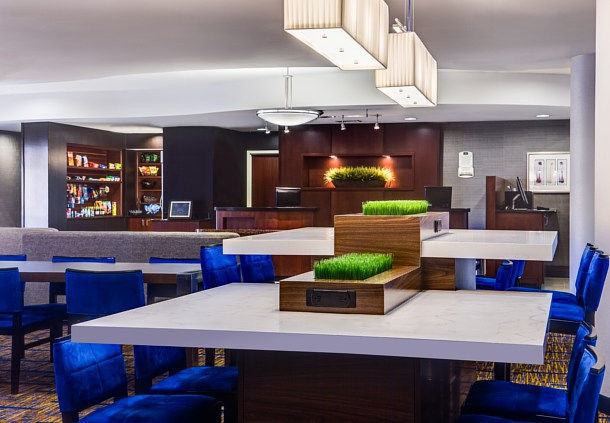 Breakfast seating area in the Courtyard Marriott in Ankeny, IA
