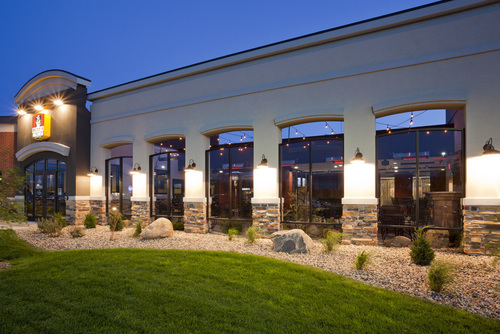 Night time outside view of Ruff’s Wings & Sports Bar in Willmar, MN