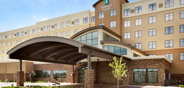 Zoomed in outside view of the front entrance of the Embassy Suites in Canton, OH