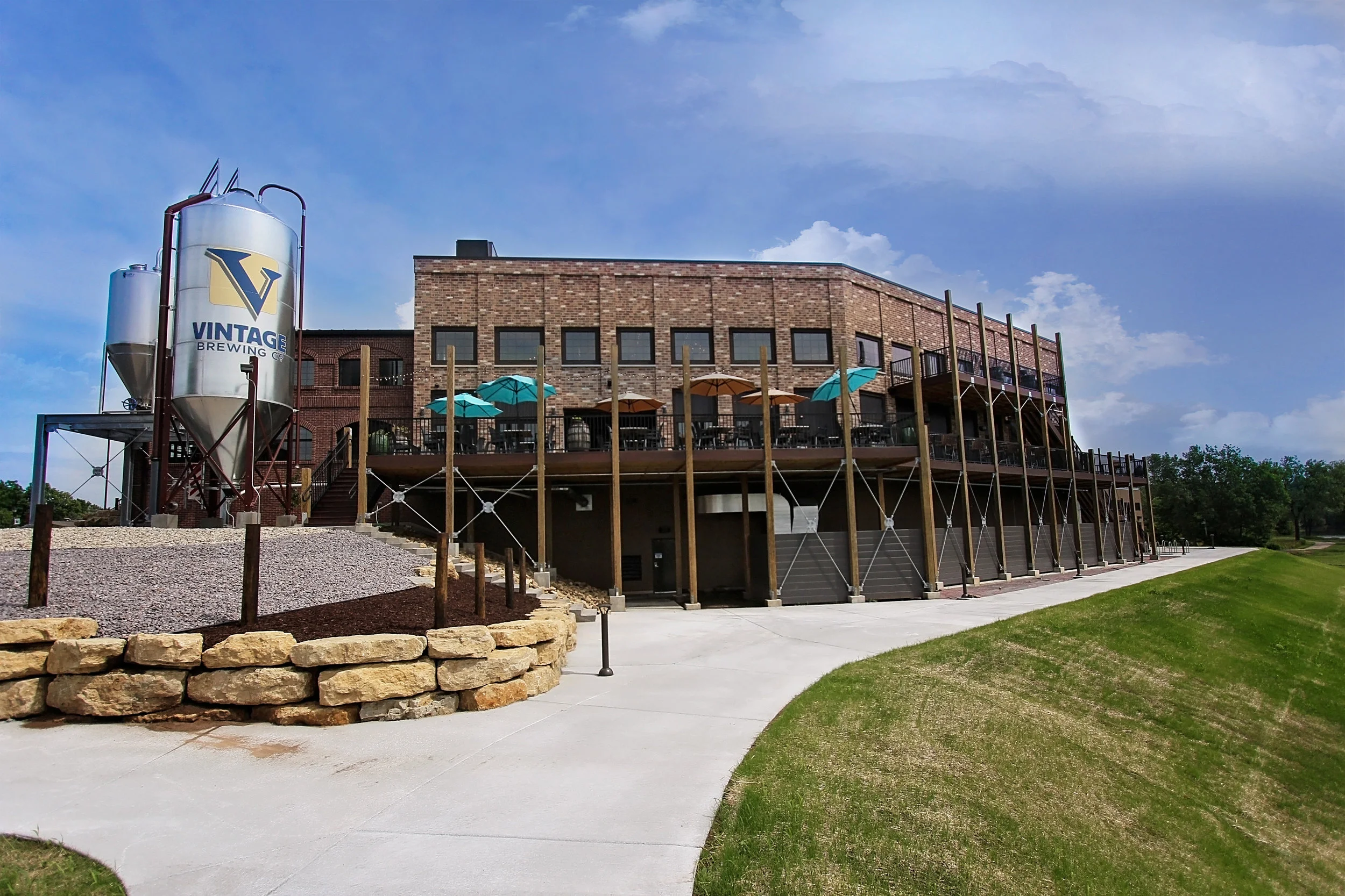 Outside zoomed out side view at Vintage Brewery Bar & Restaurant