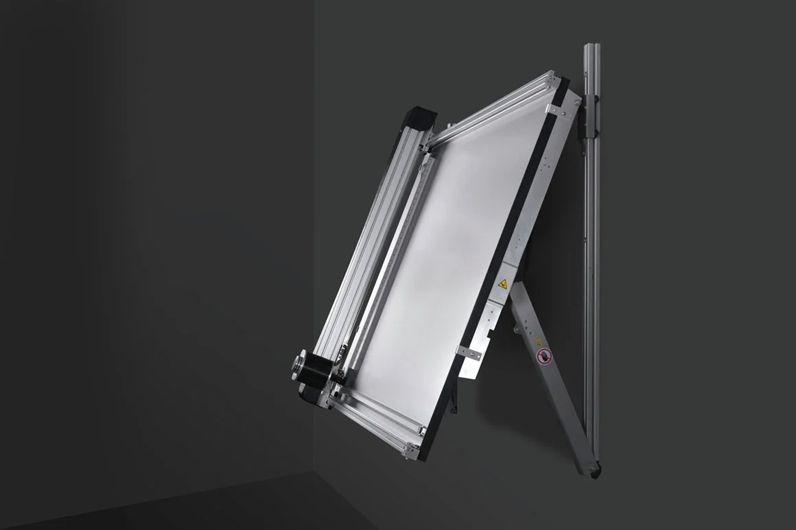 RetractableWallMount2_RGB.jpg