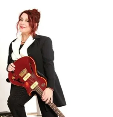 Unplugged w/Carolyn Wonderland