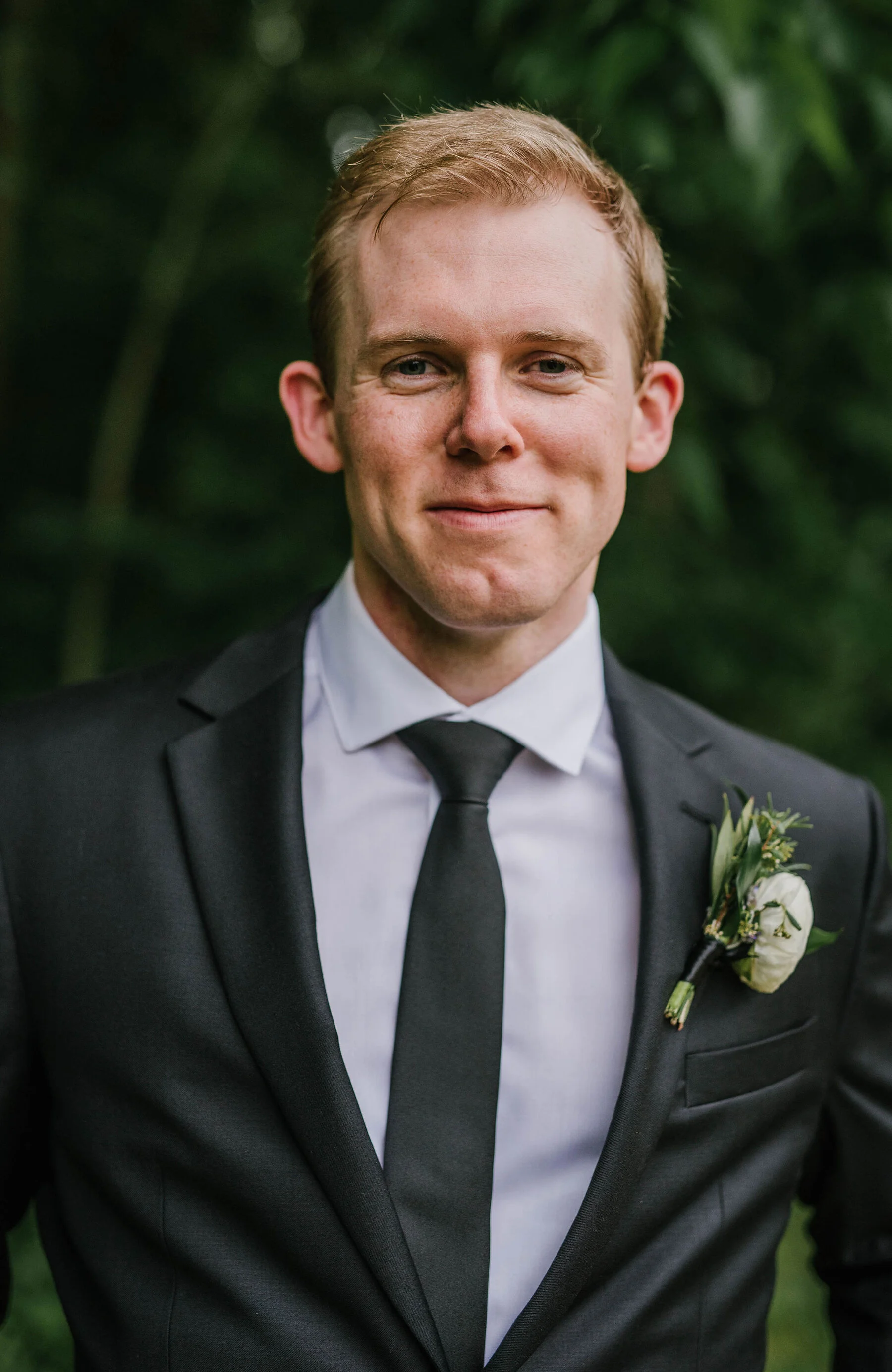 Claire-Jury-Luke-Groom-love-hunters.jpg