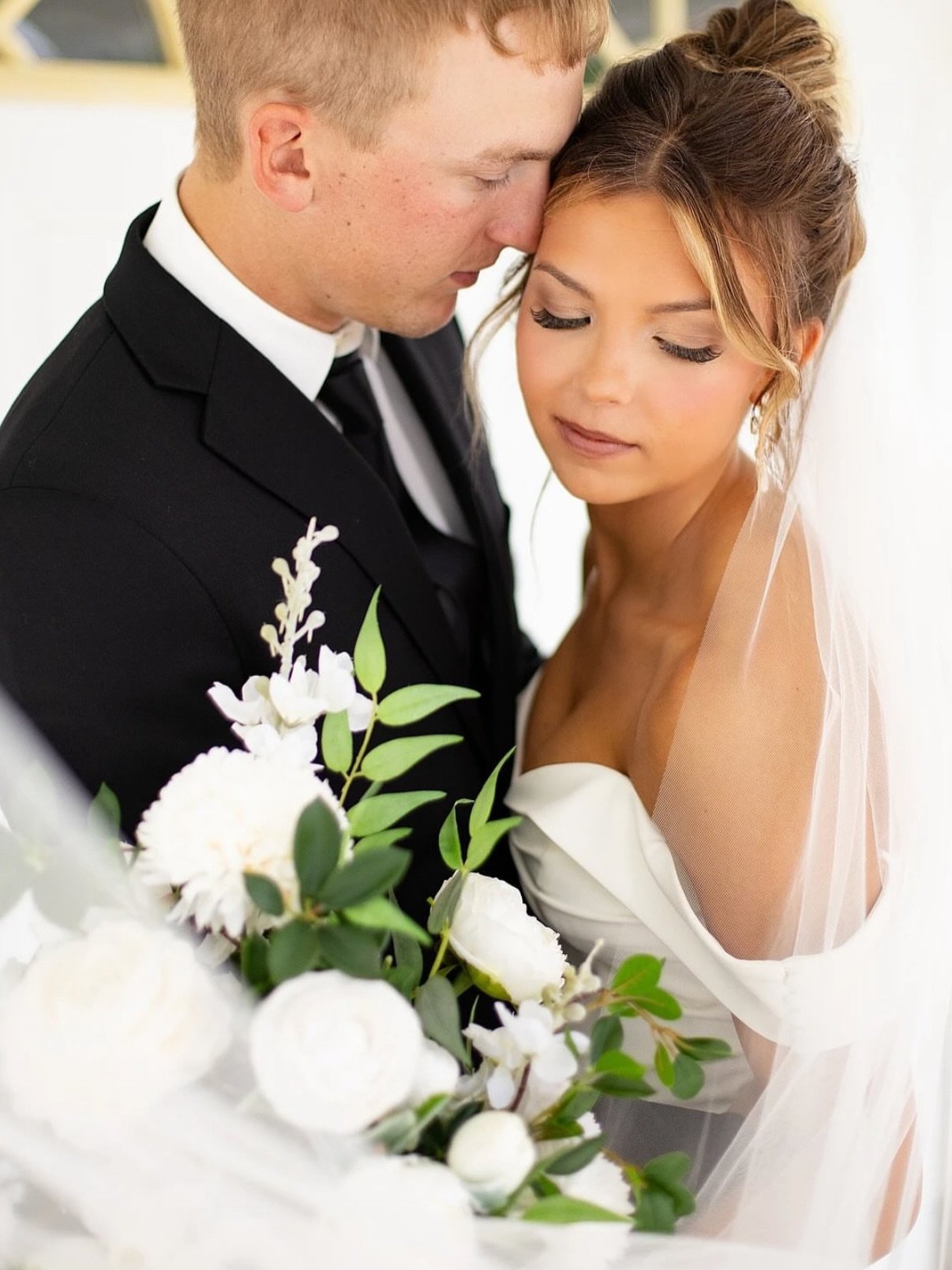 Here&rsquo;s a little midweek wedding beauty for you.

&bull;&bull;&bull;
📸- Things Are Lovely Photography
CC Bride @kennedypeters__
Wearing the Maria dress by @lissimonbridal

Wedding | wedding gown | Kentucky bride | Louisville bride | Lis Simon |
