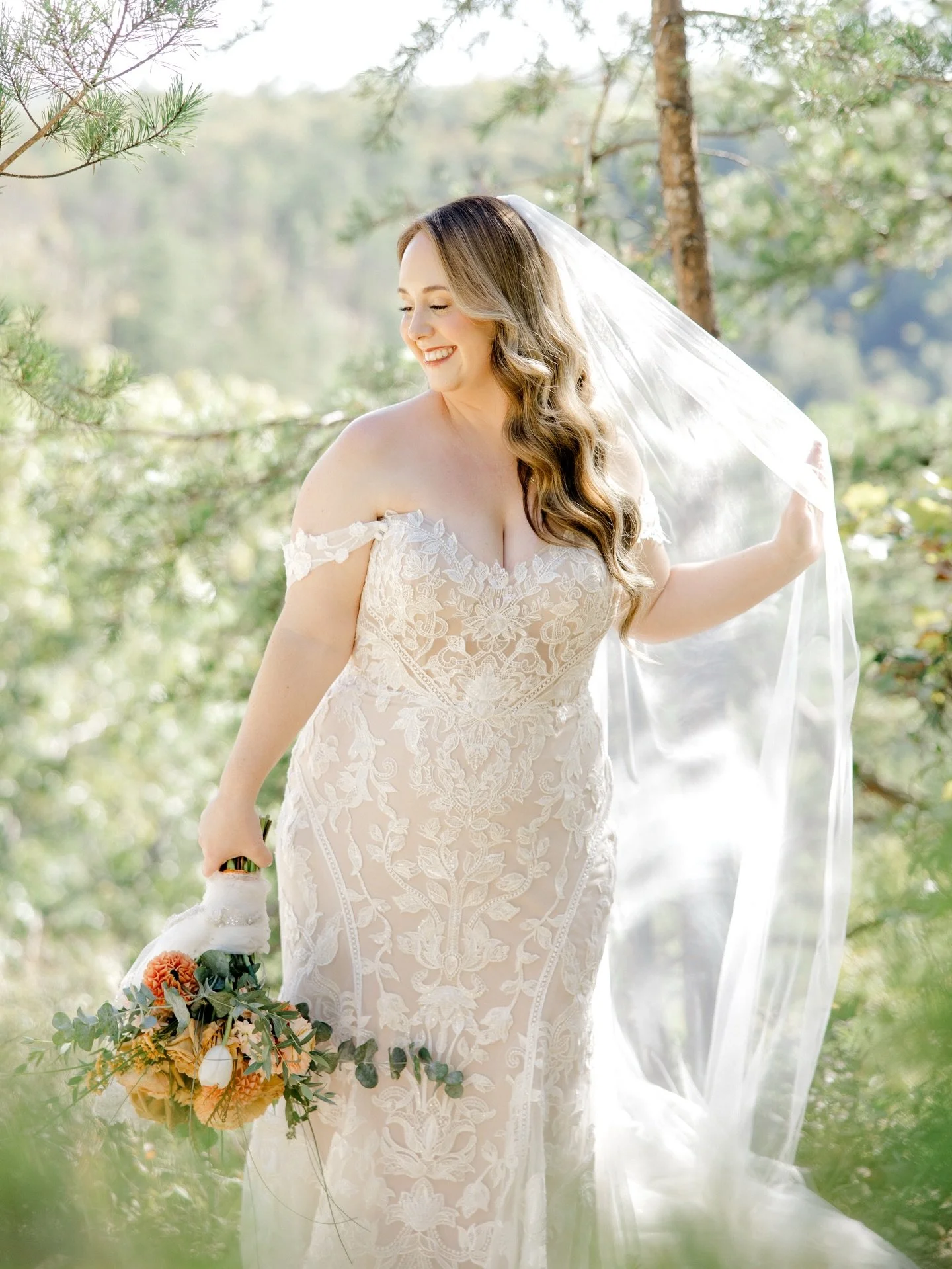 Oh man, I can&rsquo;t get enough of weddings in the wilderness! They are seriously the best! And can&rsquo;t we all agree that Heidy looks like a dang bombshell! 🔥

&bull;&bull;&bull;
📸- @m_franzetti
CC Bride @magicalmomentsinmath
Krysta dress by @