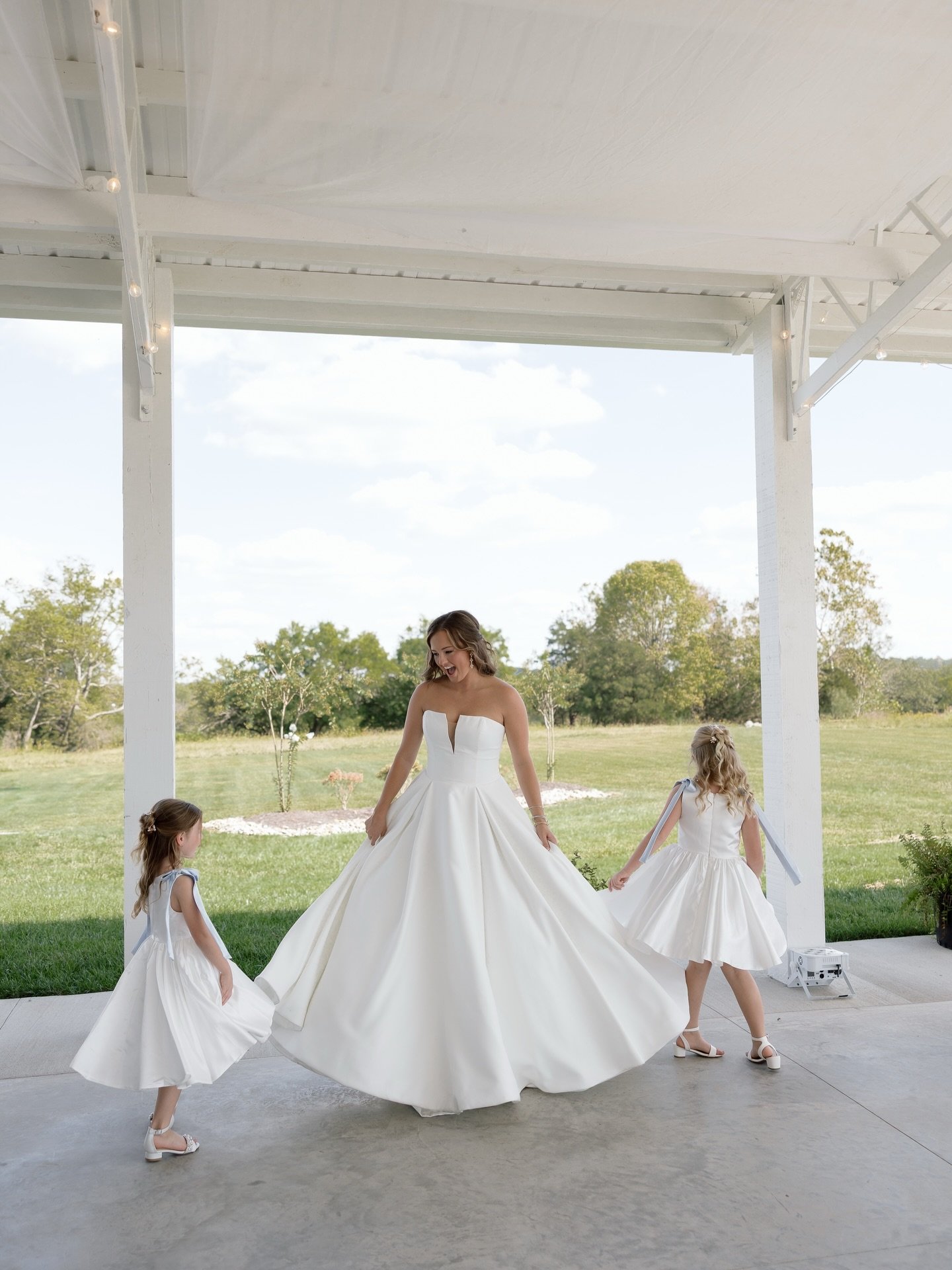 I think the way this butter soft matte satin fabric moves, drapes, and twirls is one of the most beautiful things! I could look at these all day long🤍

&bull;&bull;&bull;
📸- @nellierosephotography
CC Bride Emma
Wearing Frankie by Jody Marie
